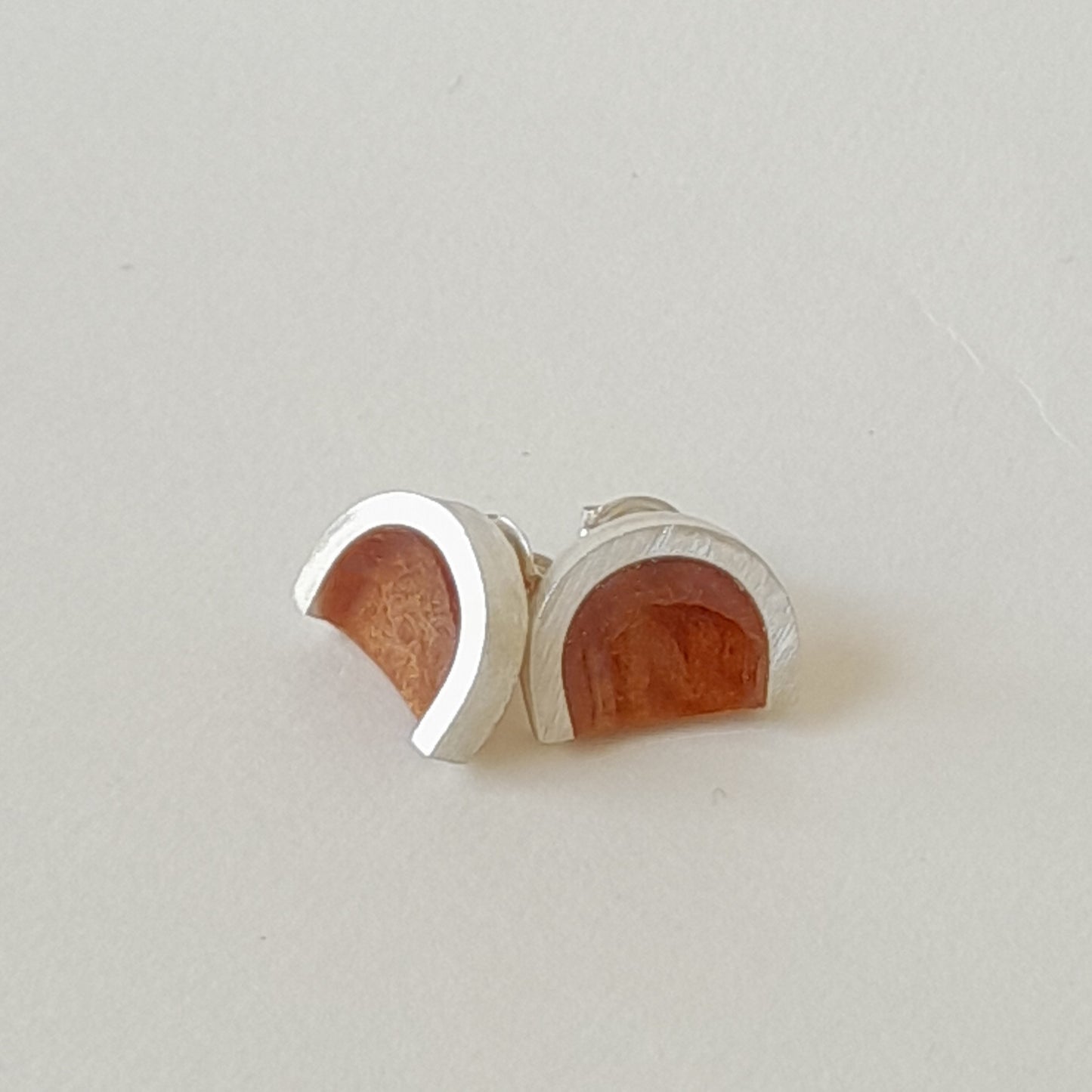 Deep arc studs