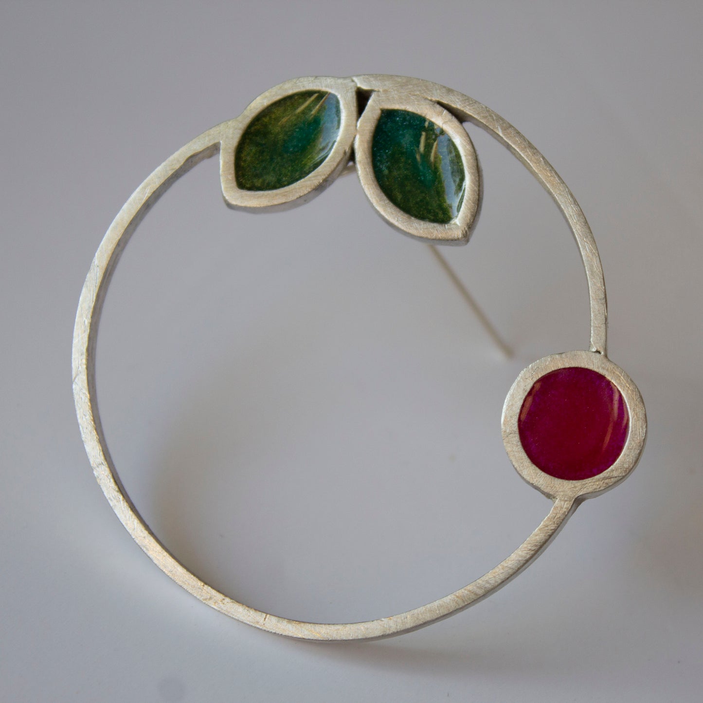 Garland brooch with bud.