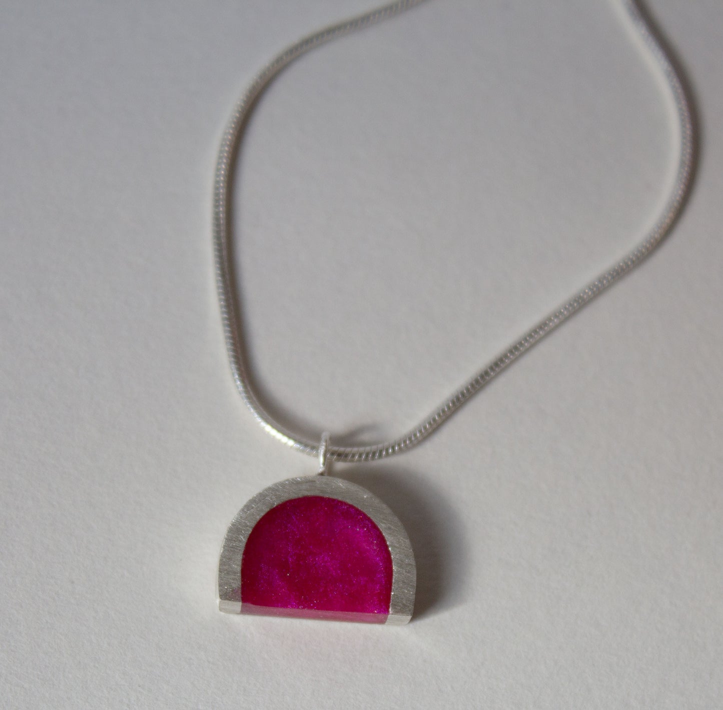 Resin deep arc necklace