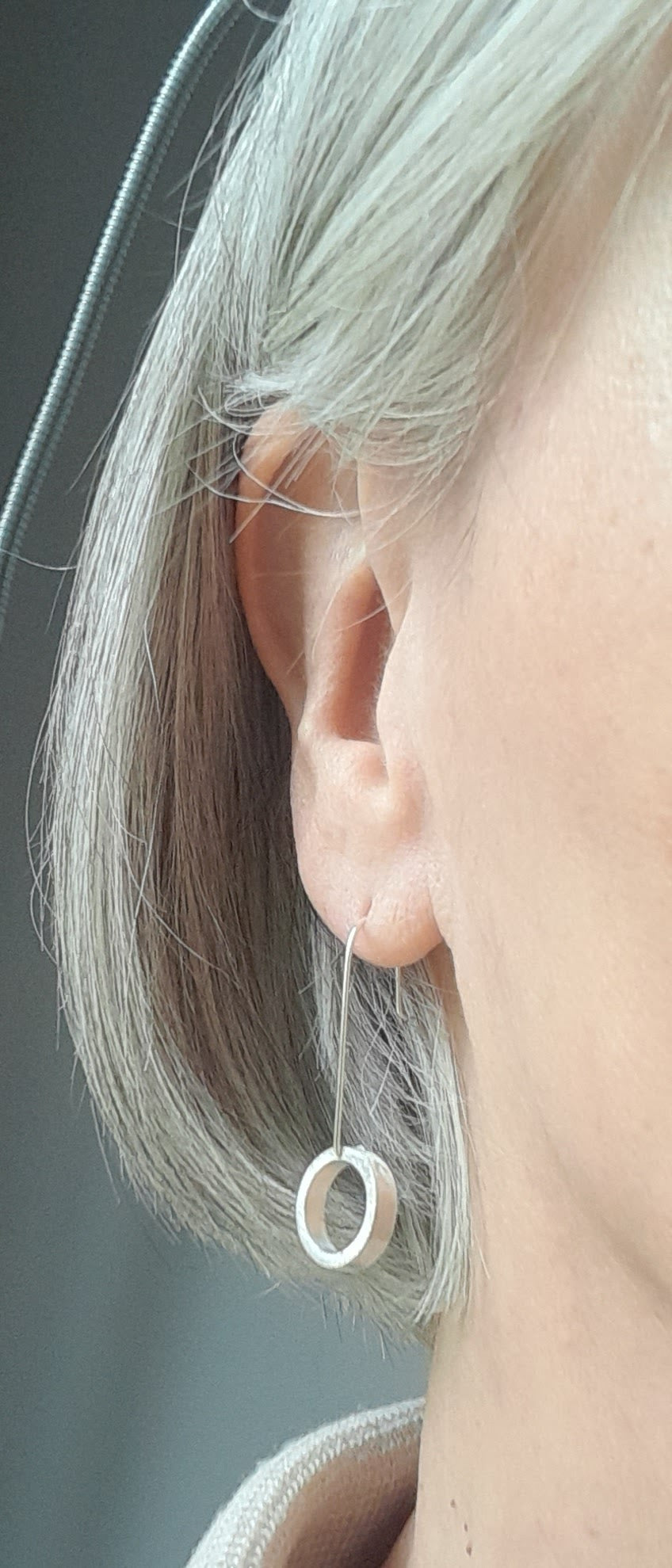 Silver circle drops