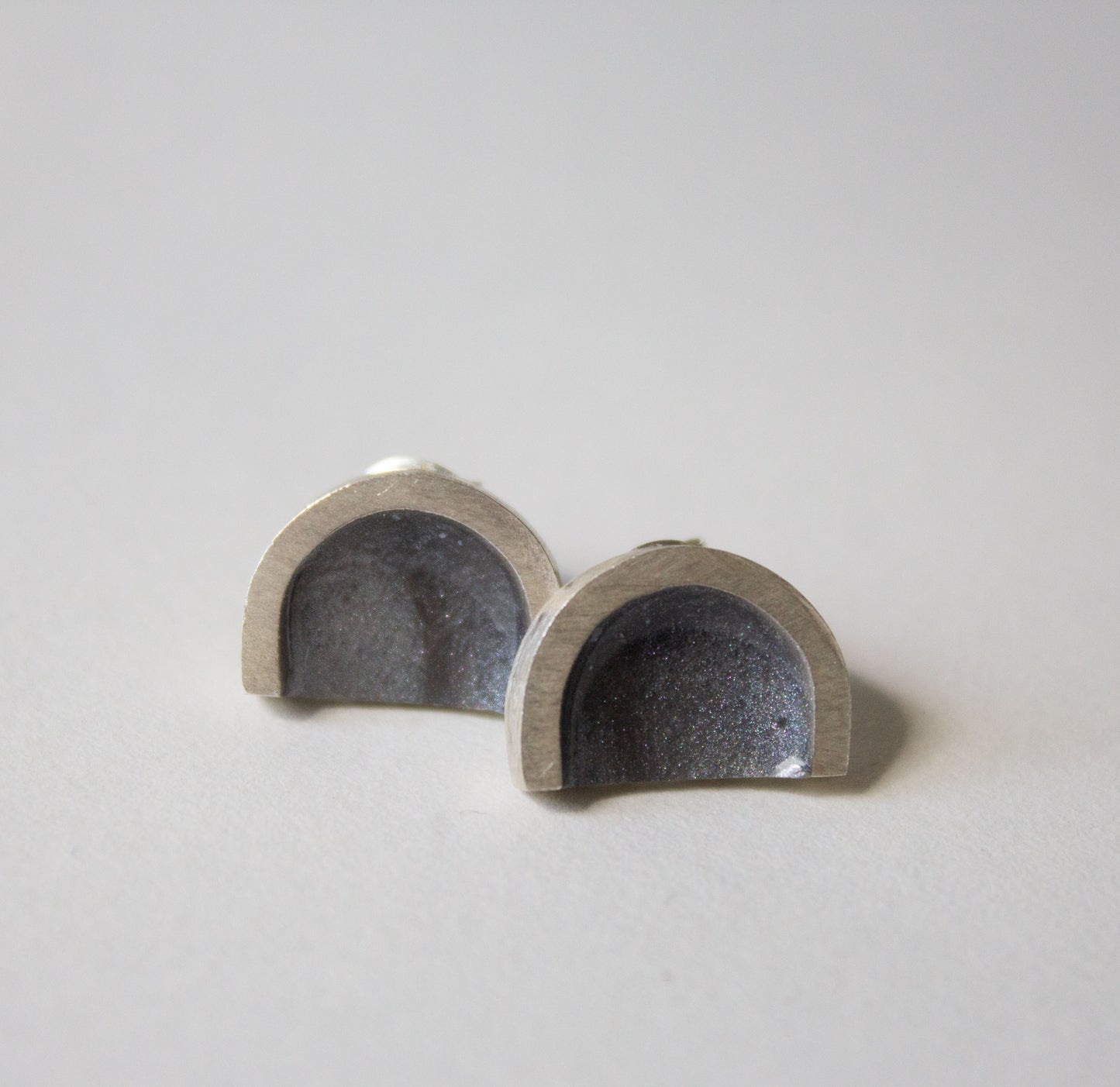 Deep arc studs
