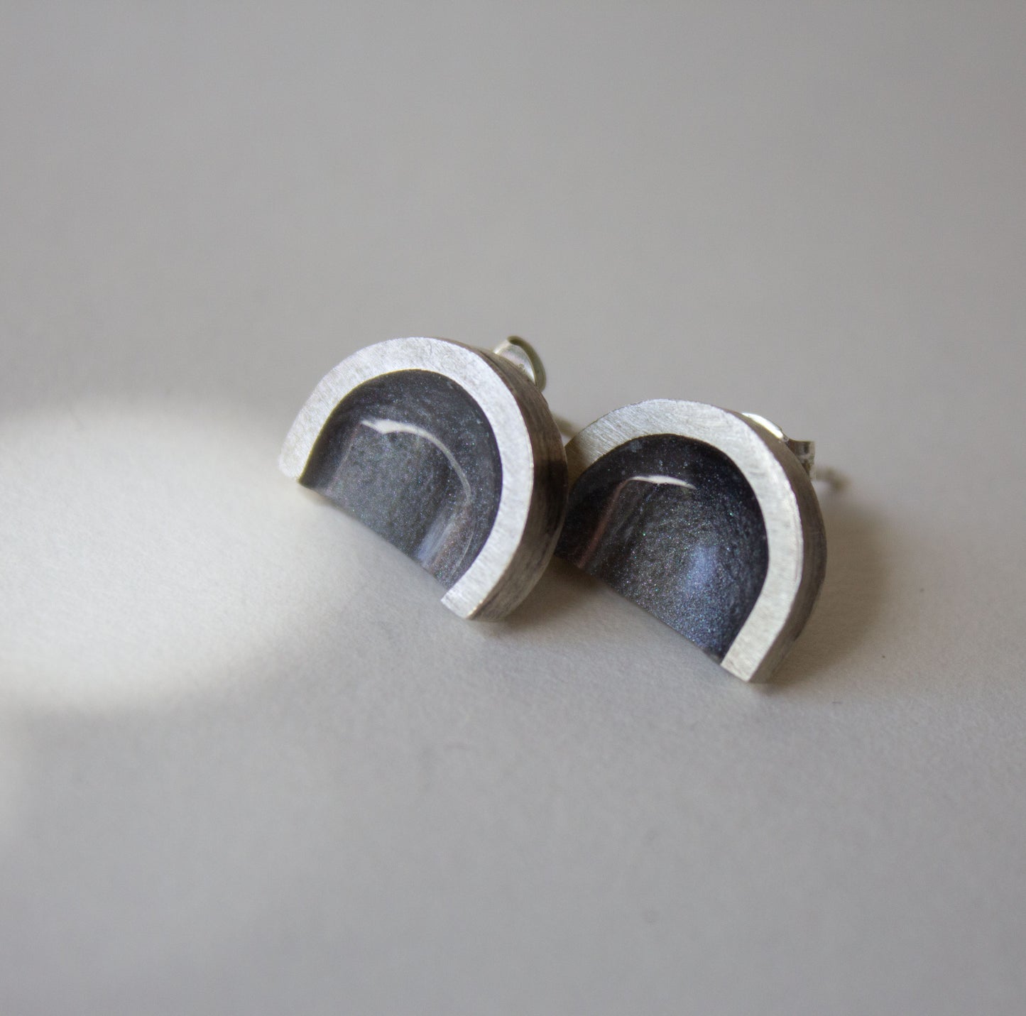 Deep arc studs