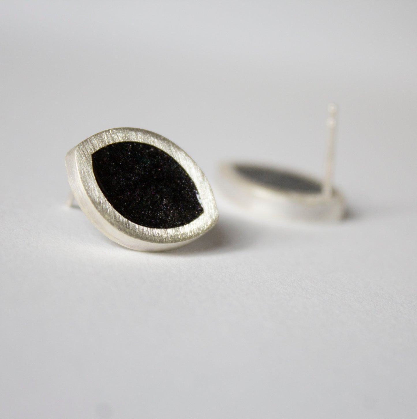 Leaf studs