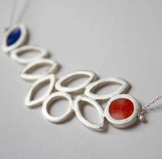 Garland Contour necklace.