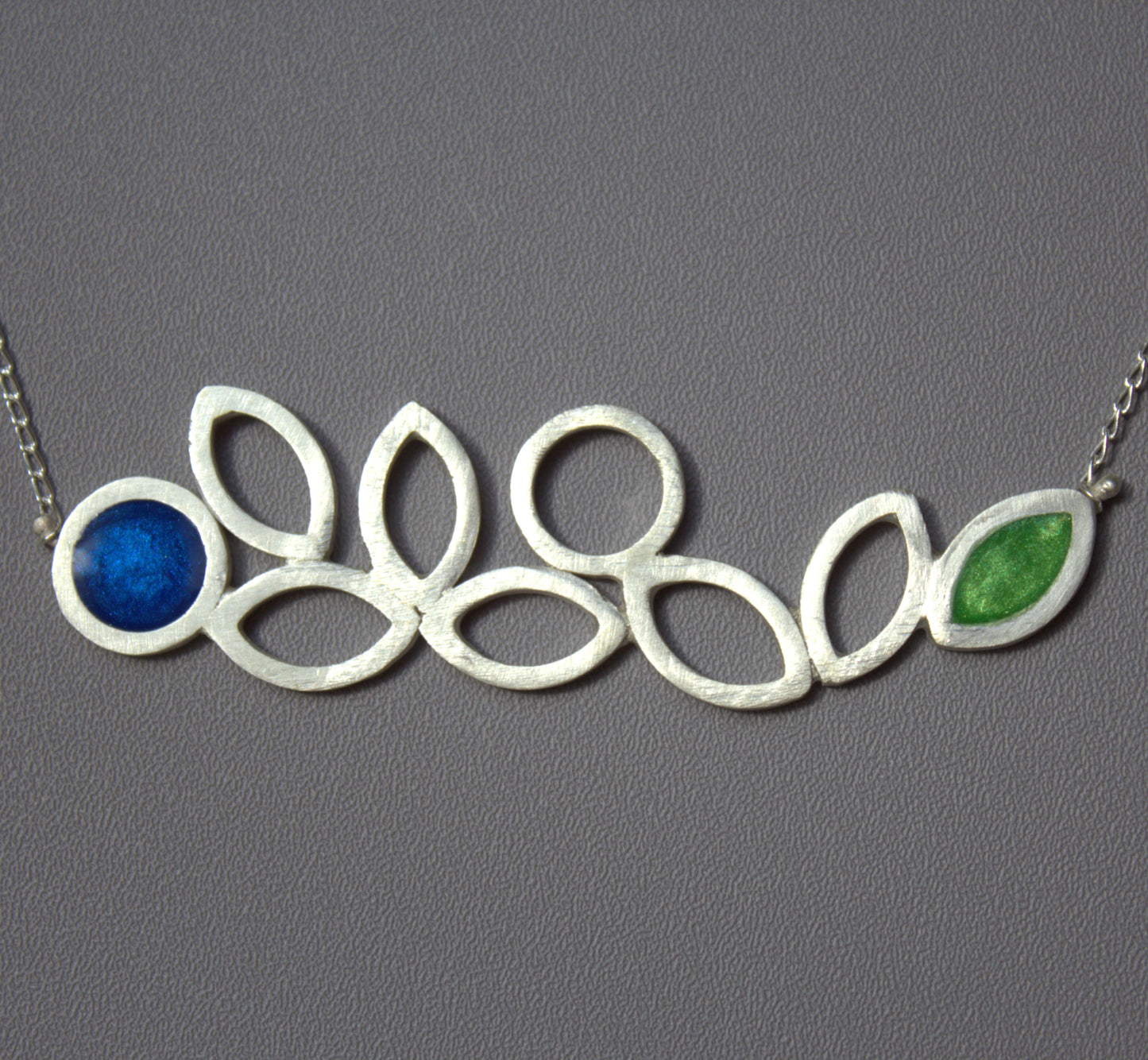 Garland Contour necklace.