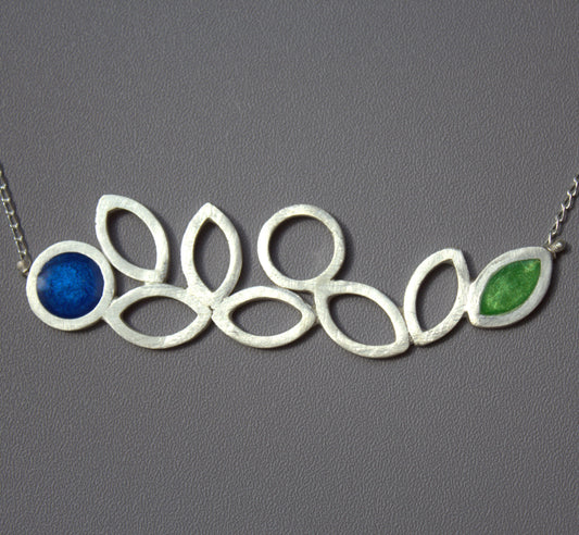 Garland Contour necklace.