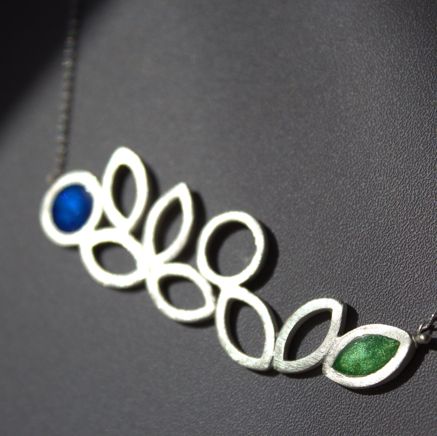 Garland Contour necklace.