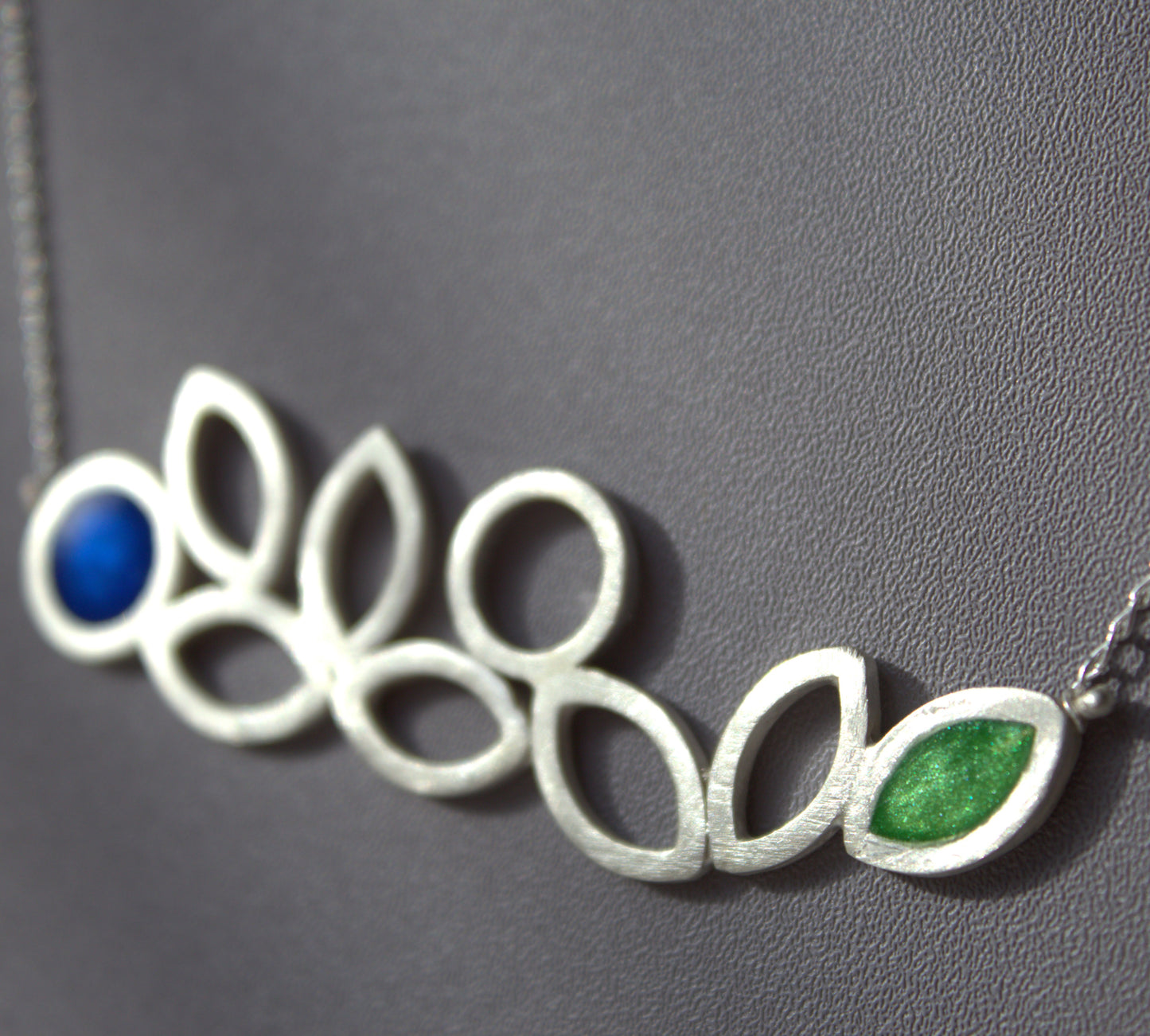 Garland Contour necklace.