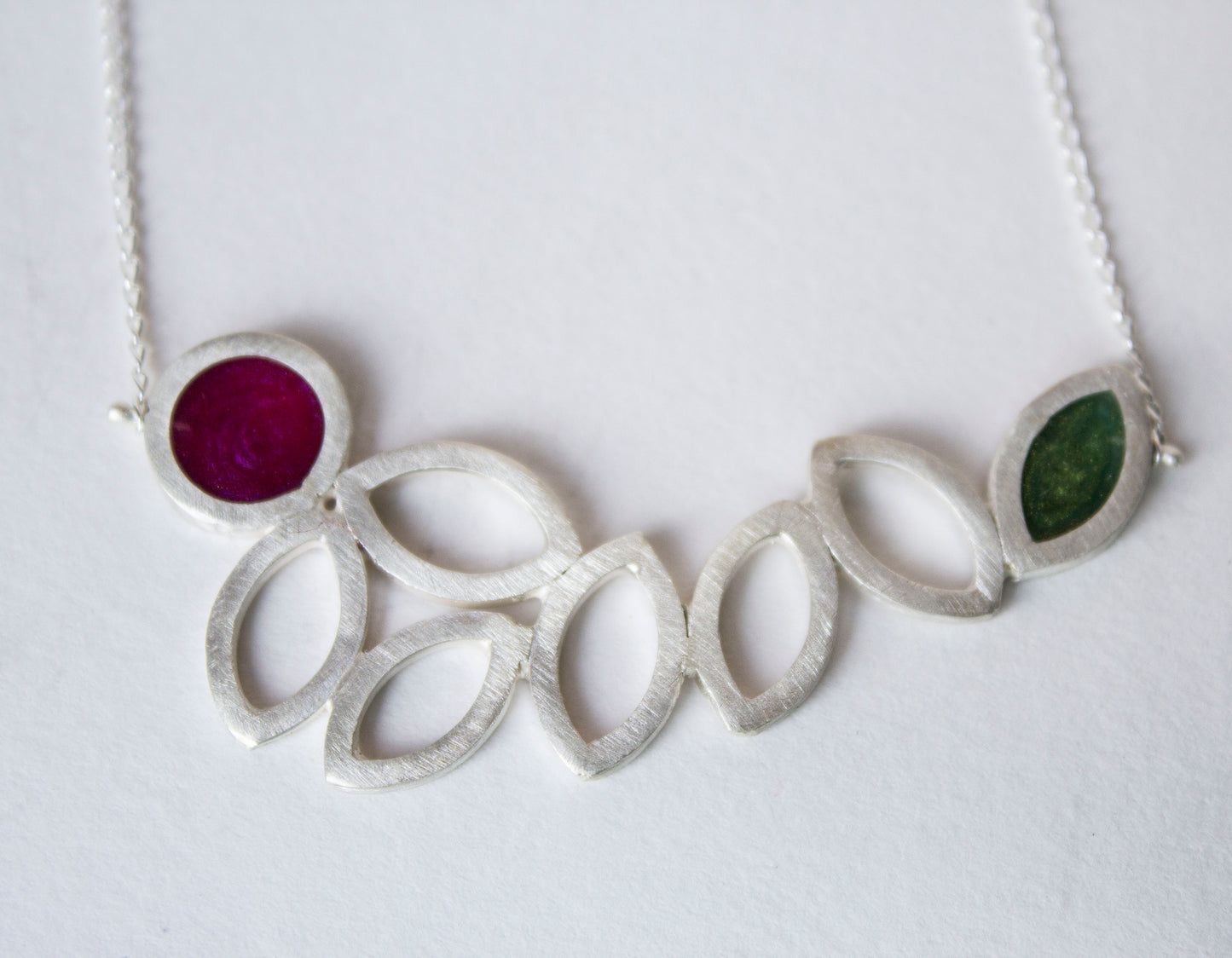 Garland Contour necklace.