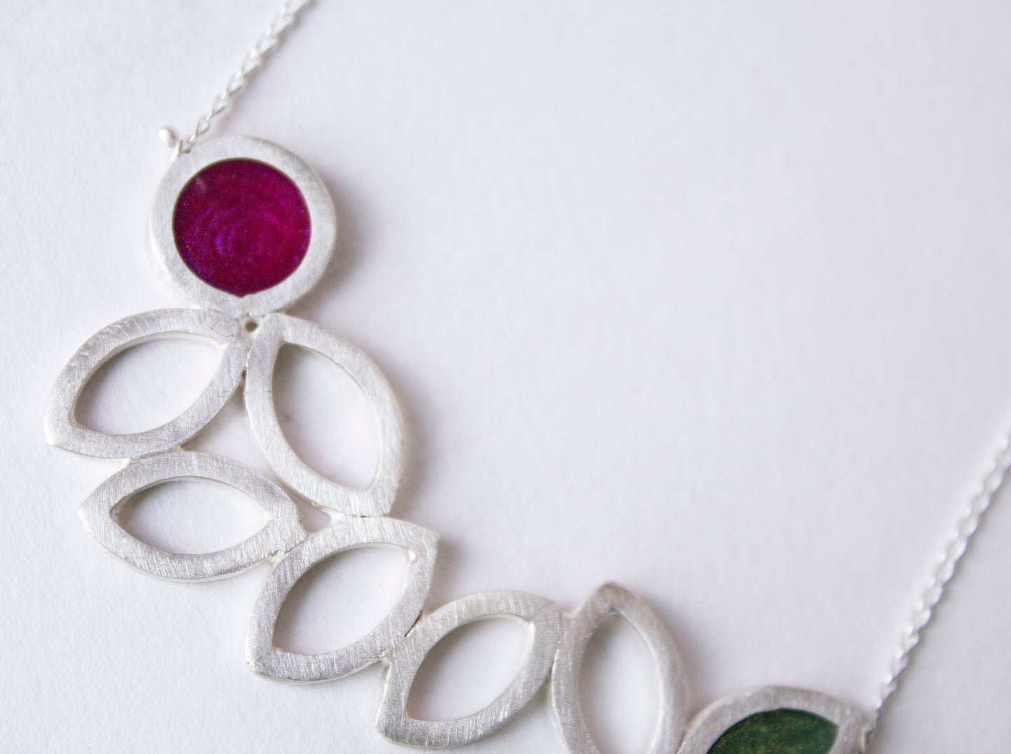 Garland Contour necklace.