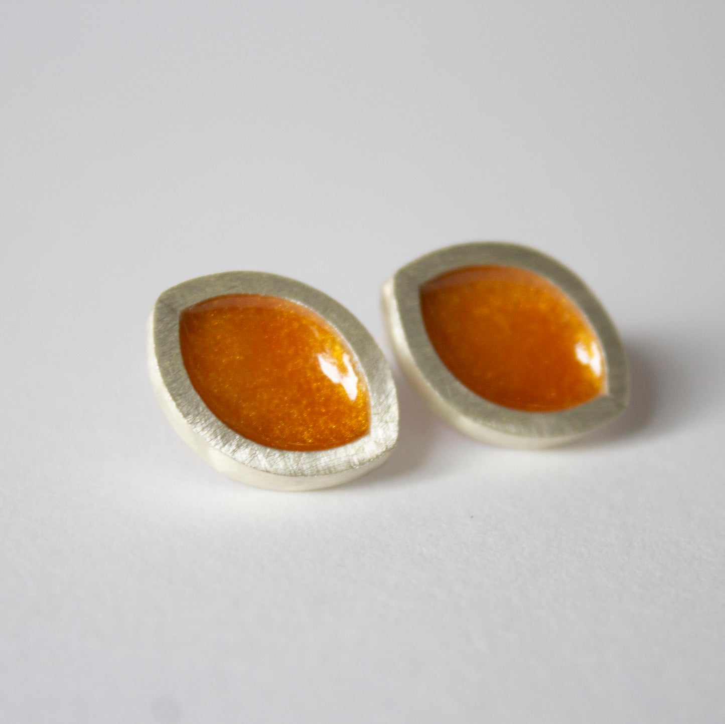 Leaf studs