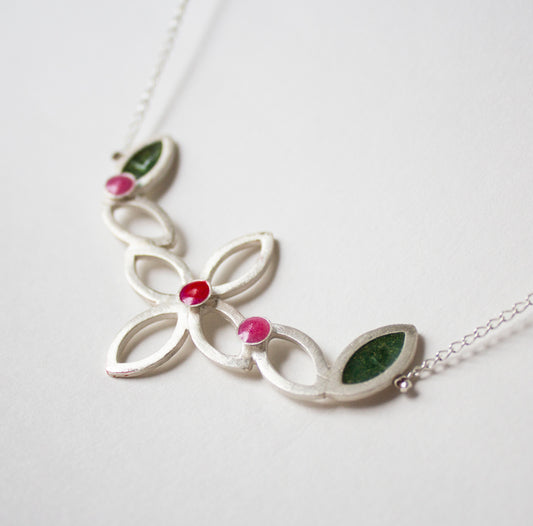Horizontal Garland necklace - four leaf design