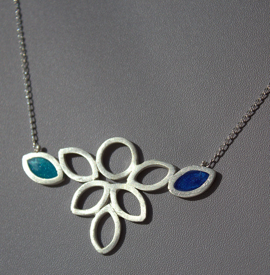 Graduated Contour necklace