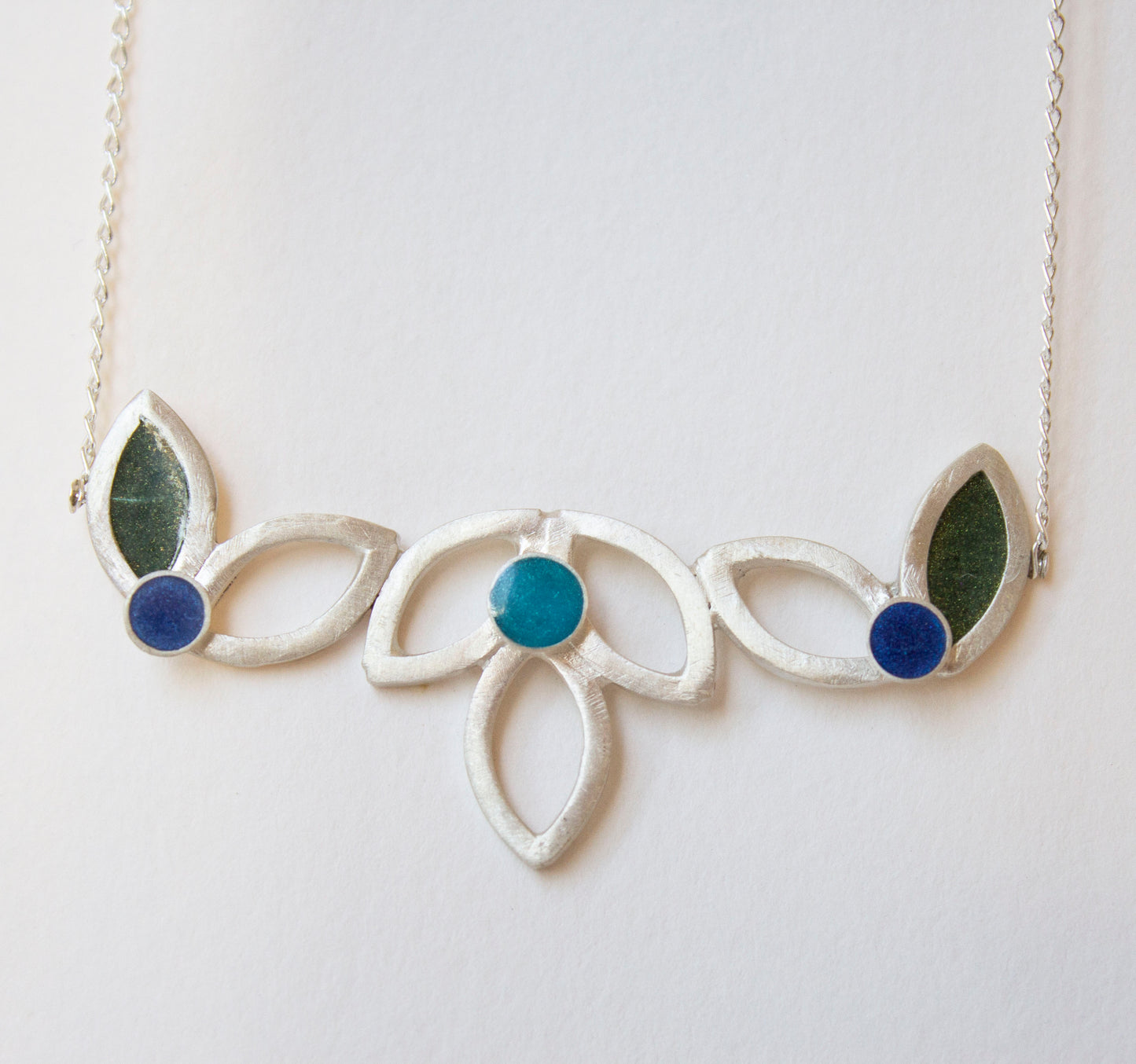 Horizontal Garland necklace.