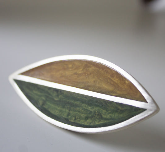 Leaf brooch