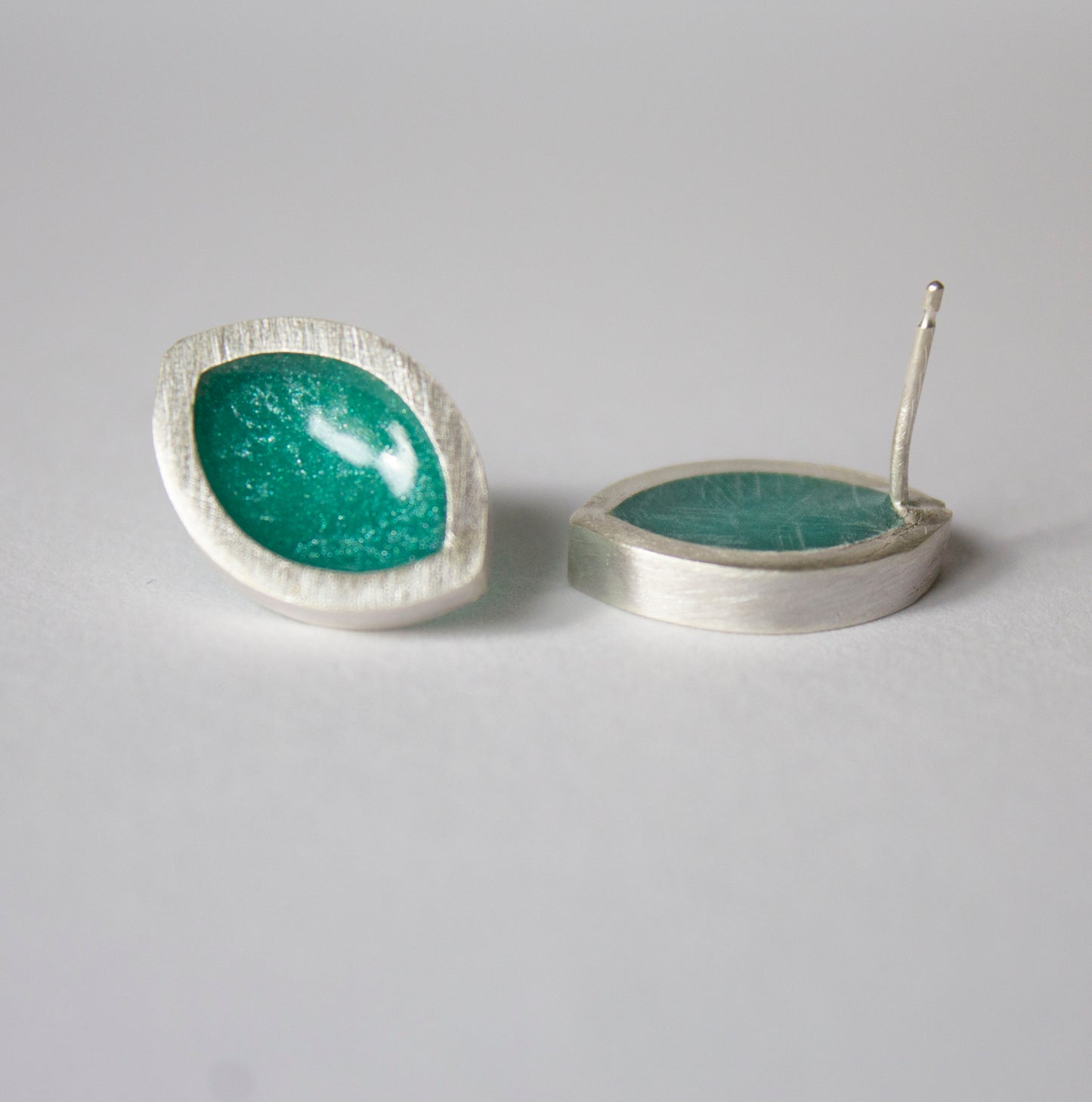 Leaf studs