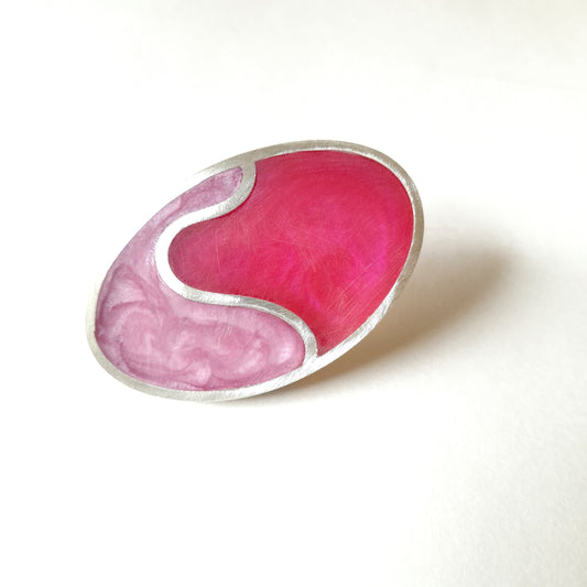 Oval and wave brooch