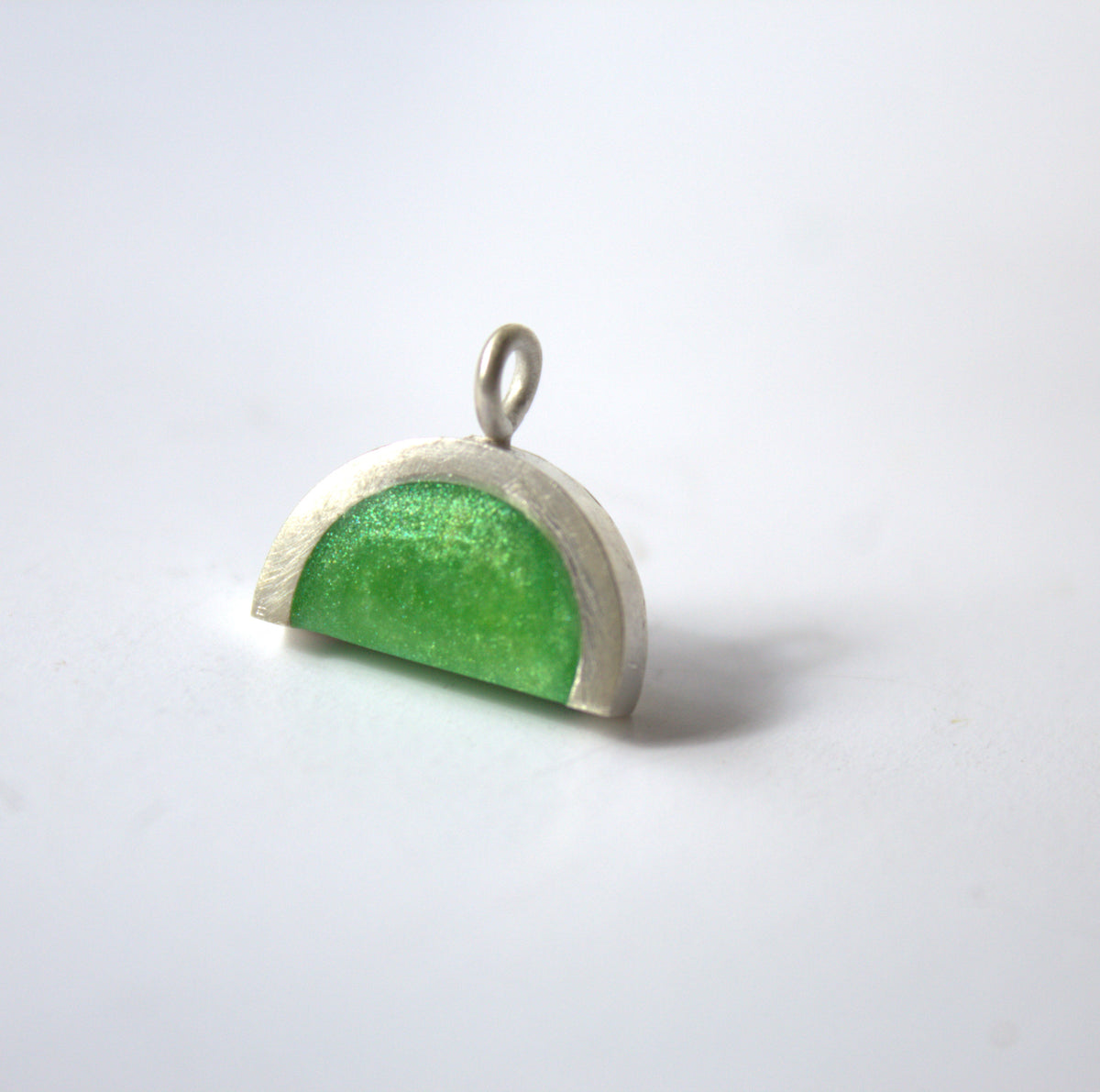 Deep arc necklace