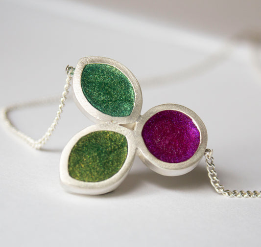 Garland necklace