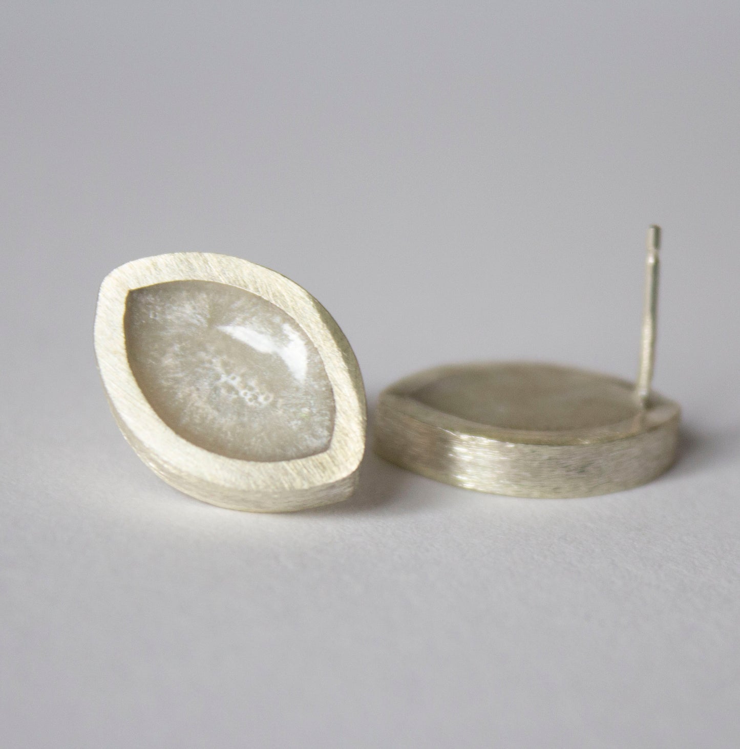 Leaf studs