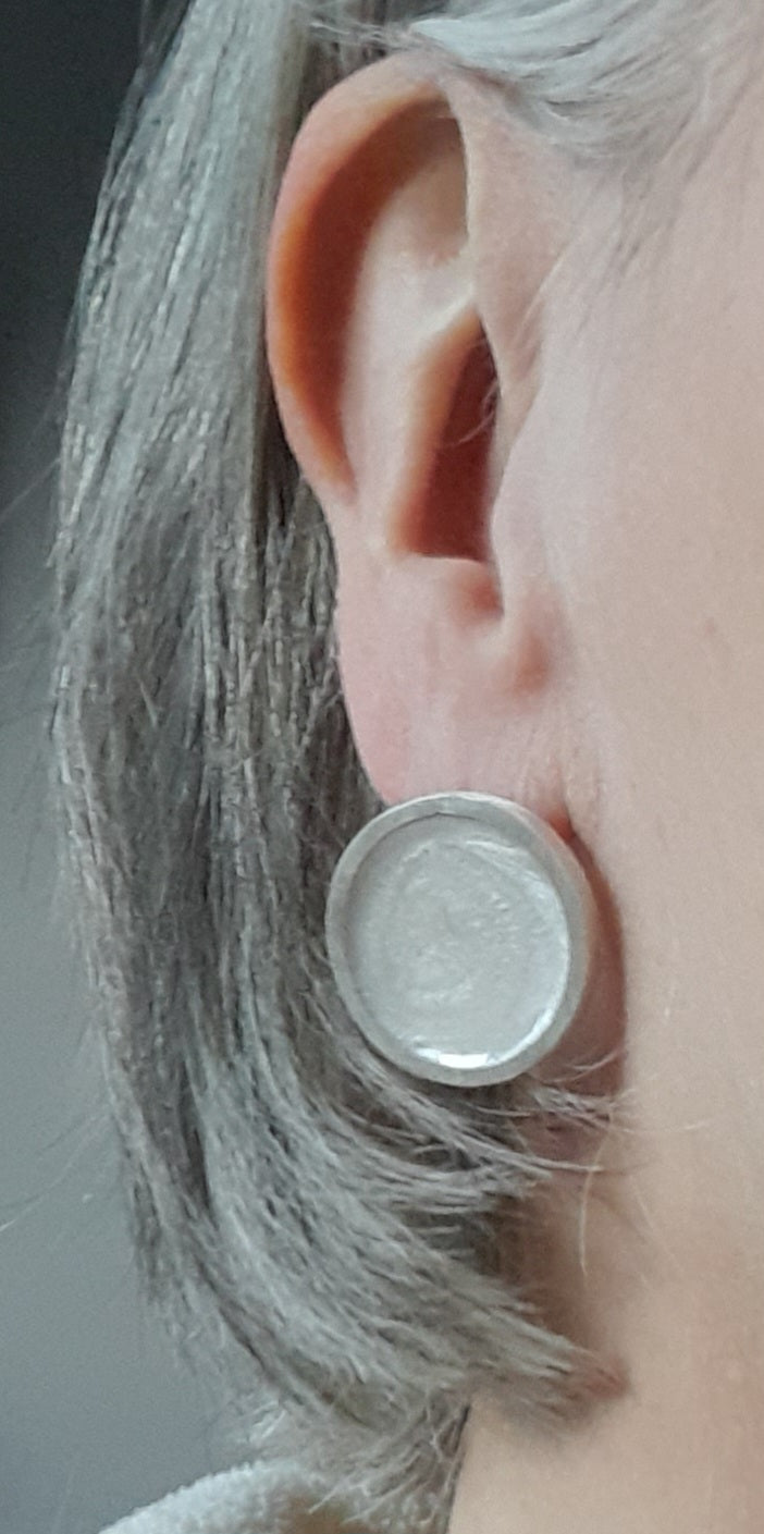 Disc studs